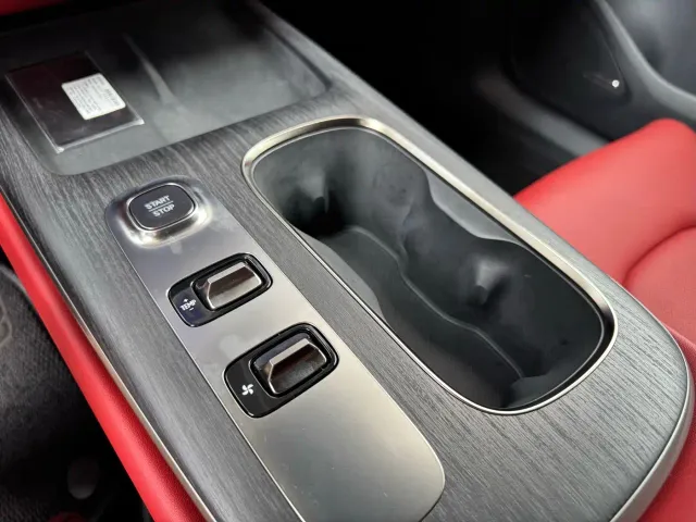 Xiaomi SU7 — Фото автомобиля 16