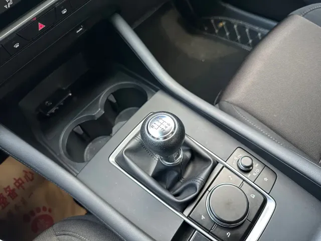 Mazda Axela — Фото автомобиля 13
