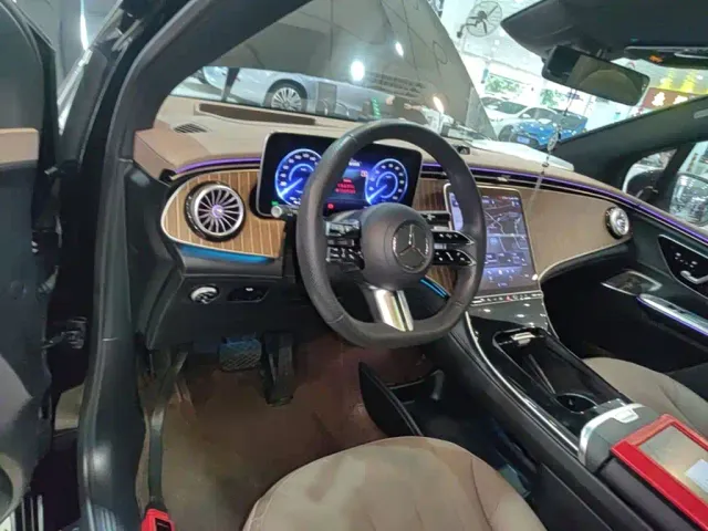 Mercedes-Benz EQE SUV — Фото автомобиля 9