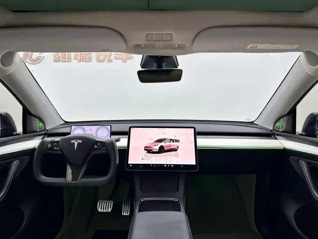 Tesla Model Y — Фото автомобиля 14