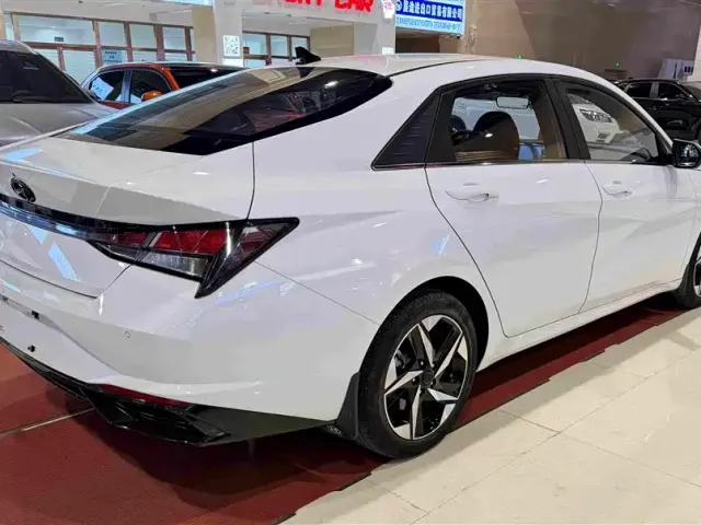 Hyundai Elantra — Фото автомобиля 19