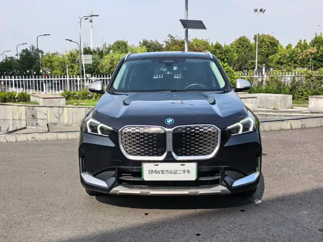 BMW iX1 — Фото автомобиля 2