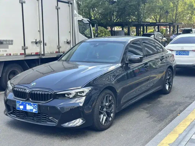 Фотография автомобиля — BMW 3 Series