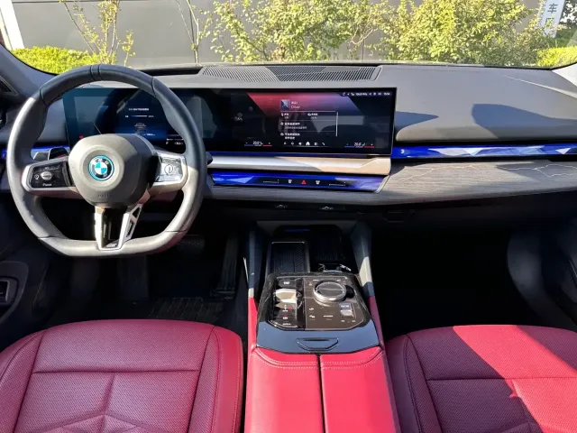 BMW i5 — Фото автомобиля 6