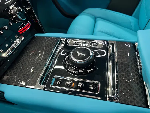 Rolls-Royce Cullinan — Фото автомобиля 21