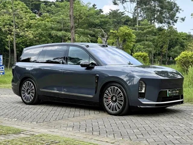 Nio ES8 — Фото автомобиля 3