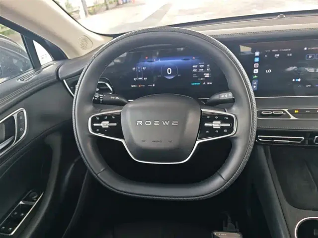 Roewe D7 — Фото автомобиля 10