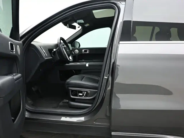 Li Auto L8 — Фото автомобиля 9
