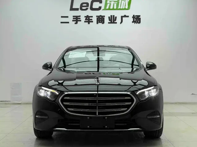 Mercedes-Benz E-Class — Фото автомобиля 2