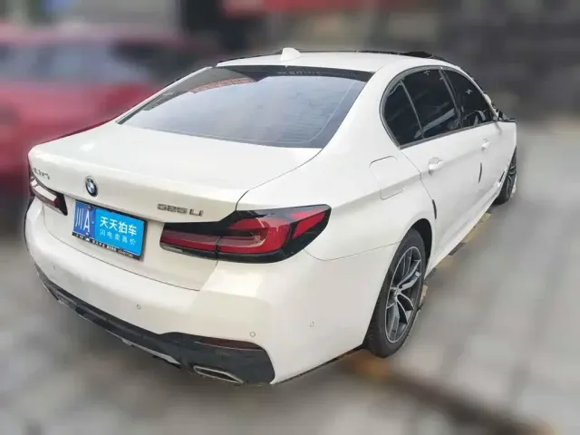BMW 5 Series — Фото автомобиля 2