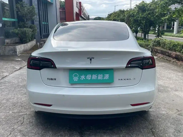 Tesla Model 3 — Фото автомобиля 7