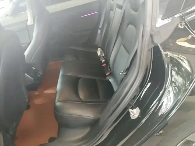 Tesla Model 3 — Фото автомобиля 16
