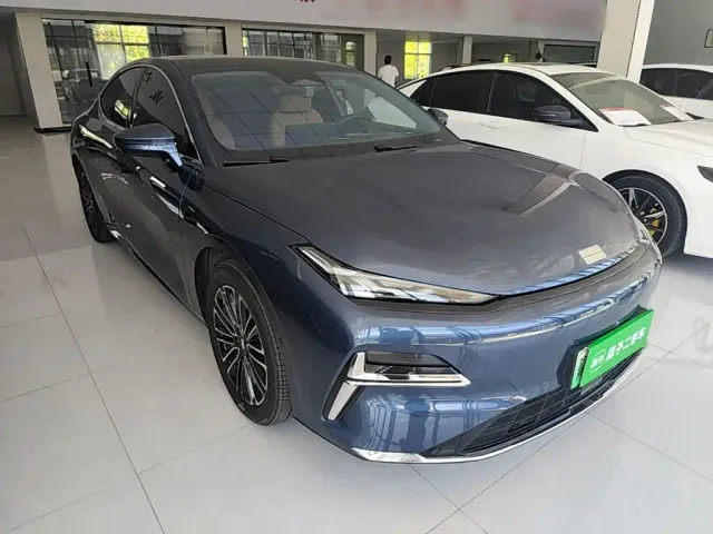 Geely Galaxy Xingyao 8 — Фото автомобиля 3