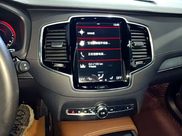 Volvo XC90 — Фото автомобиля 12