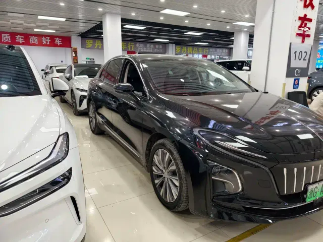 Hongqi E-QM5 — Фото автомобиля 2