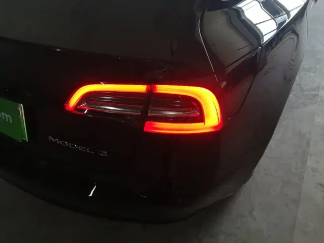 Tesla Model 3 — Фото автомобиля 7