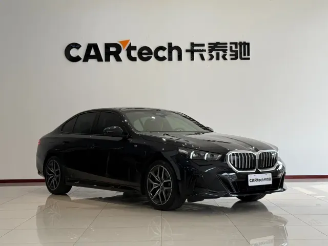 BMW 5 Series — Фото автомобиля 3
