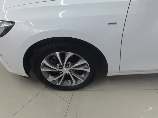 Buick Verano — Фото автомобиля 12