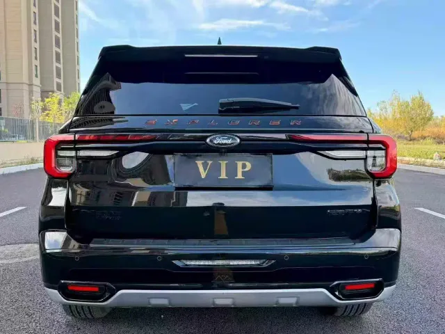 Ford Explorer — Фото автомобиля 8