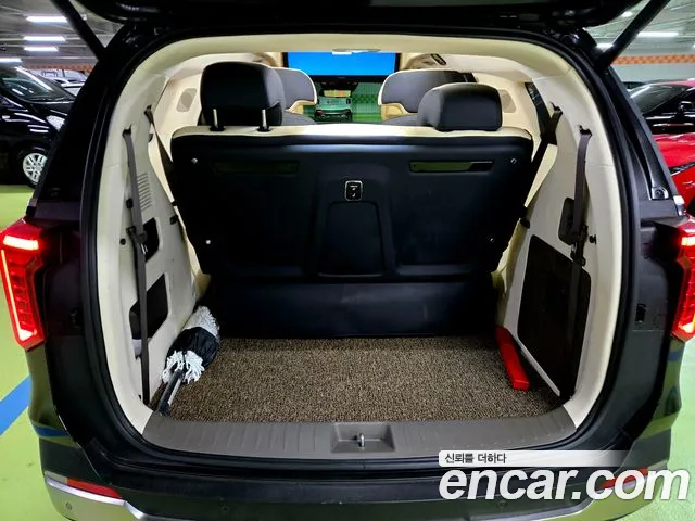 Kia Carnival Generation 4 — Фото автомобиля 8