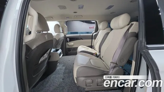 Kia Carnival Generation 4 — Фото автомобиля 15