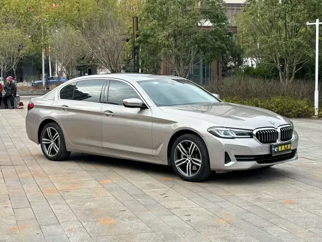 BMW 5 Series — Фото автомобиля 3