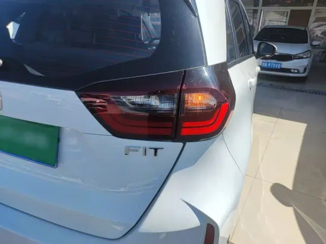 Honda Fit — Фото автомобиля 7