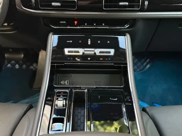 Lincoln Aviator — Фото автомобиля 18