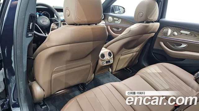 Mercedes-Benz E-Class — Фото автомобиля 21