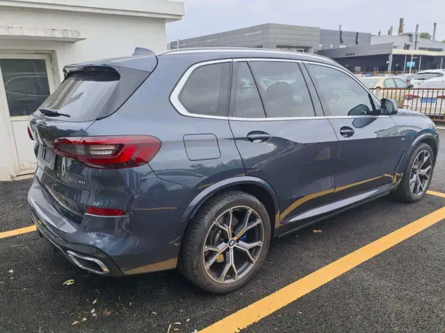 BMW BMW X5 (Import) 2021 xDrive40i Exclusive M Sport Package — Фото автомобиля 3
