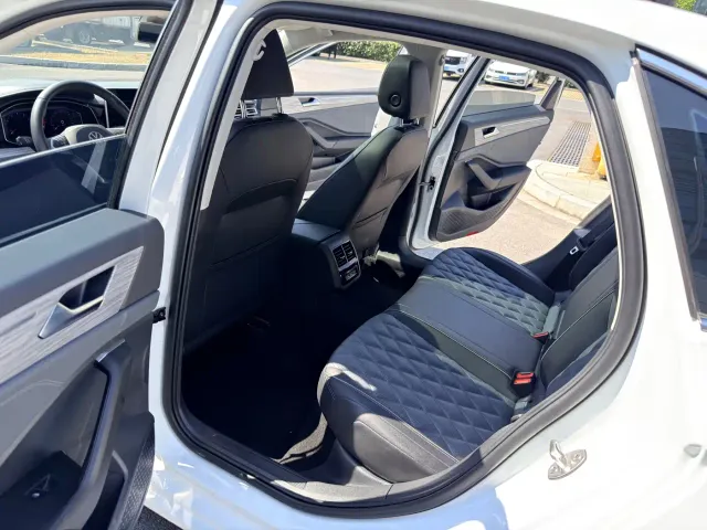 Volkswagen Sagitar — Фото автомобиля 11