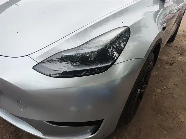 Tesla Model Y — Фото автомобиля 23
