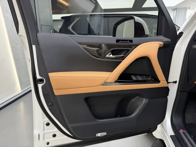Lexus Lexus LX 2025 700h Leading Edition — Фото автомобиля 17