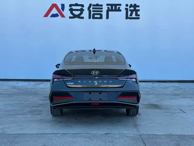 Hyundai Elantra — Фото автомобиля 5