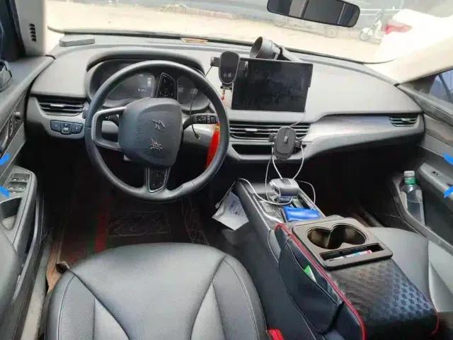 Hongqi E-QM5 — Фото автомобиля 6