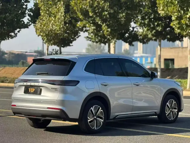 Geely Galaxy Starship 7 EM-i — Фото автомобиля 9