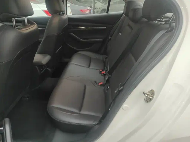 Mazda Axela — Фото автомобиля 16