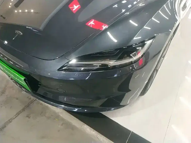 Tesla Model 3 — Фото автомобиля 23