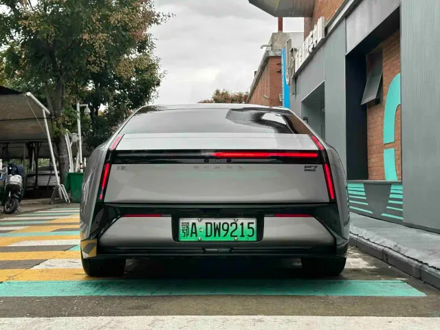 Xpeng P7 — Фото автомобиля 9