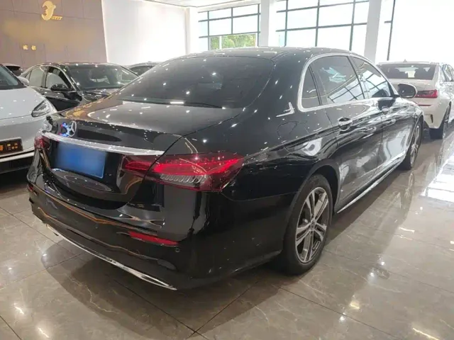 Mercedes-Benz E-Class — Фото автомобиля 6