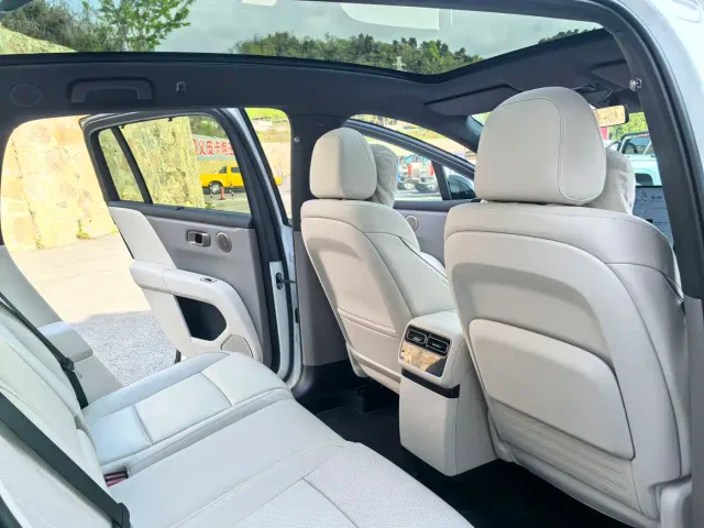 Li Auto i6 — Фото автомобиля 7