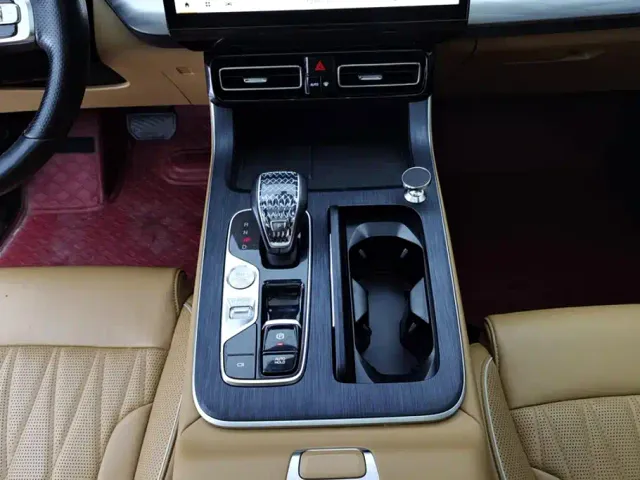 GAC Trumpchi GS8 — Фото автомобиля 16