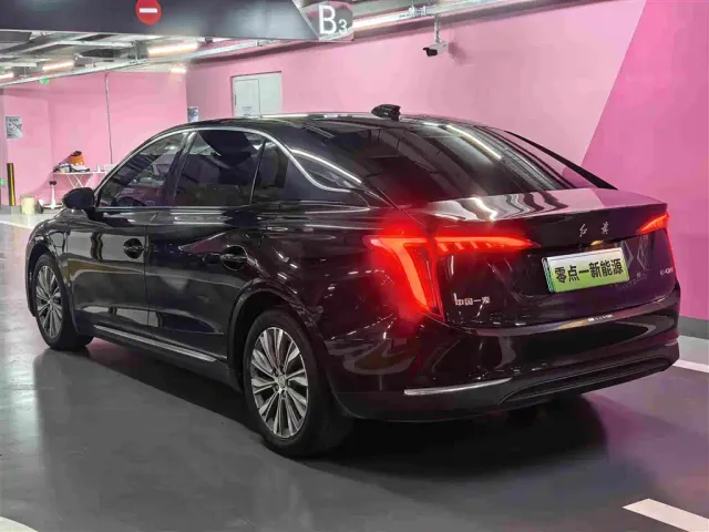 Hongqi E-QM5 — Фото автомобиля 7
