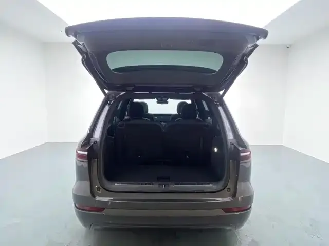 Li Auto ONE — Фото автомобиля 16