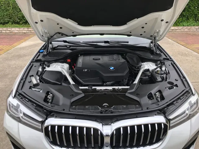 BMW 5 Series — Фото автомобиля 19