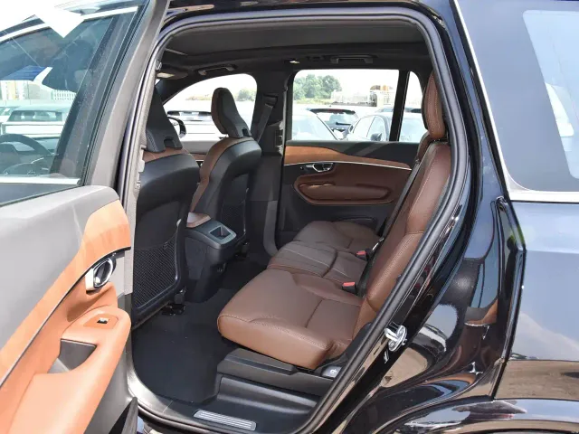 Volvo XC90 — Фото автомобиля 8