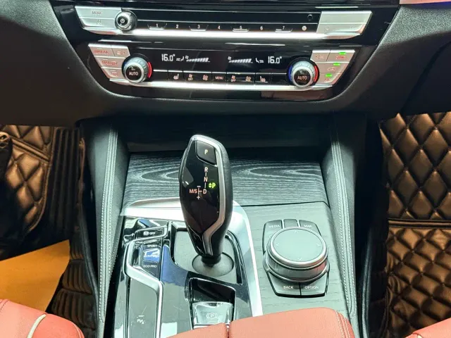 BMW 5 Series — Фото автомобиля 14