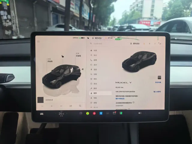 Tesla Model Y — Фото автомобиля 5