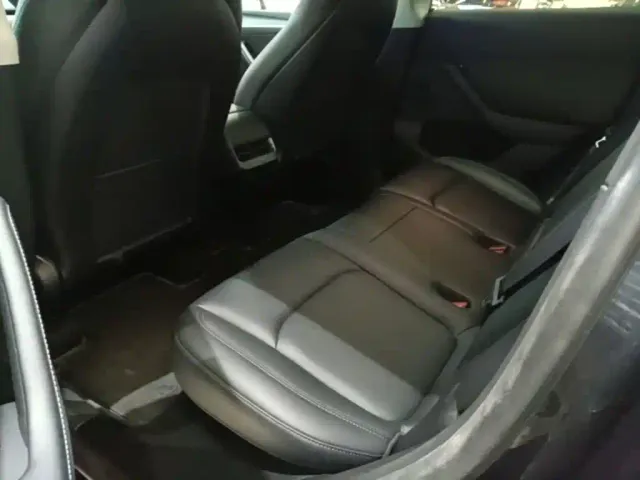 Tesla Model Y — Фото автомобиля 16