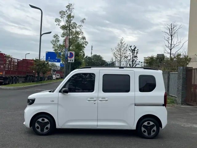 Wuling Zhiguang NEV — Фото автомобиля 11